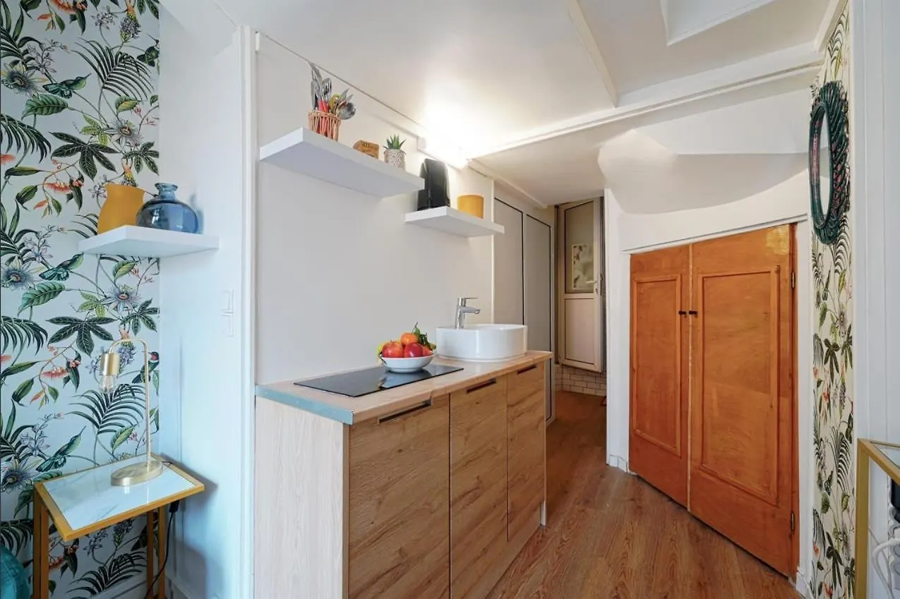 Adorable Updated Studio In The Heart Of The Bustling Le Marais District Daire Paris