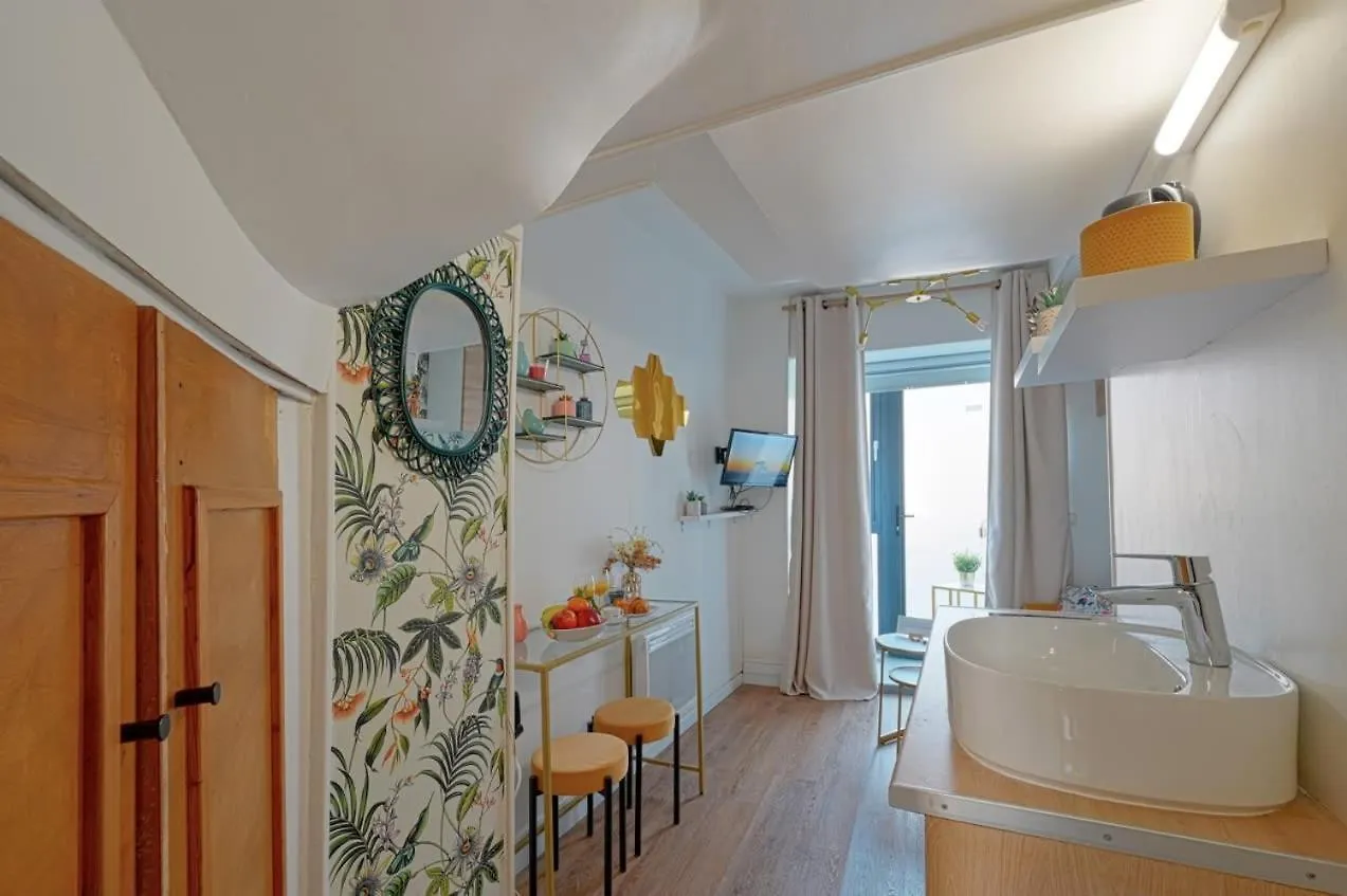 Adorable Updated Studio In The Heart Of The Bustling Le Marais District Daire Paris Fransa