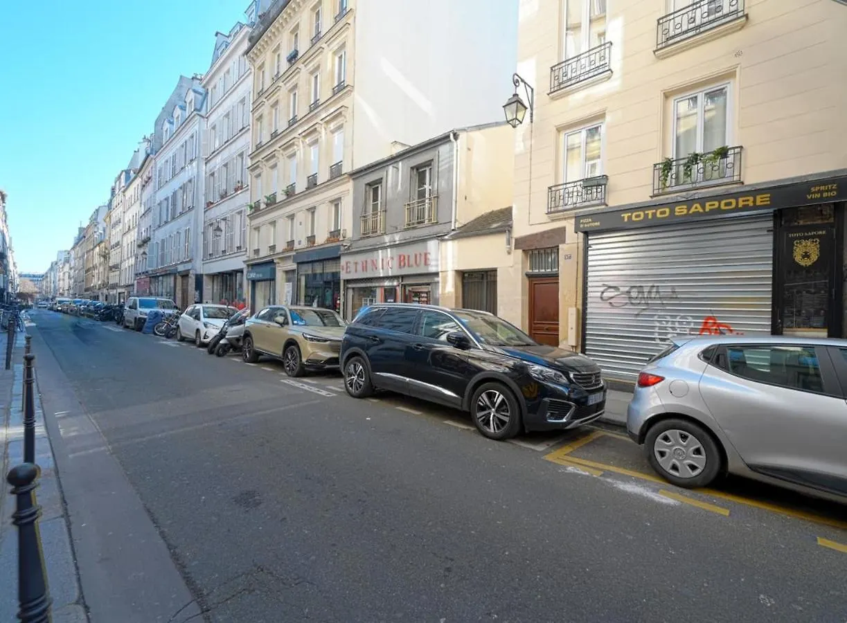 Adorable Updated Studio In The Heart Of The Bustling Le Marais District Apartment Paris