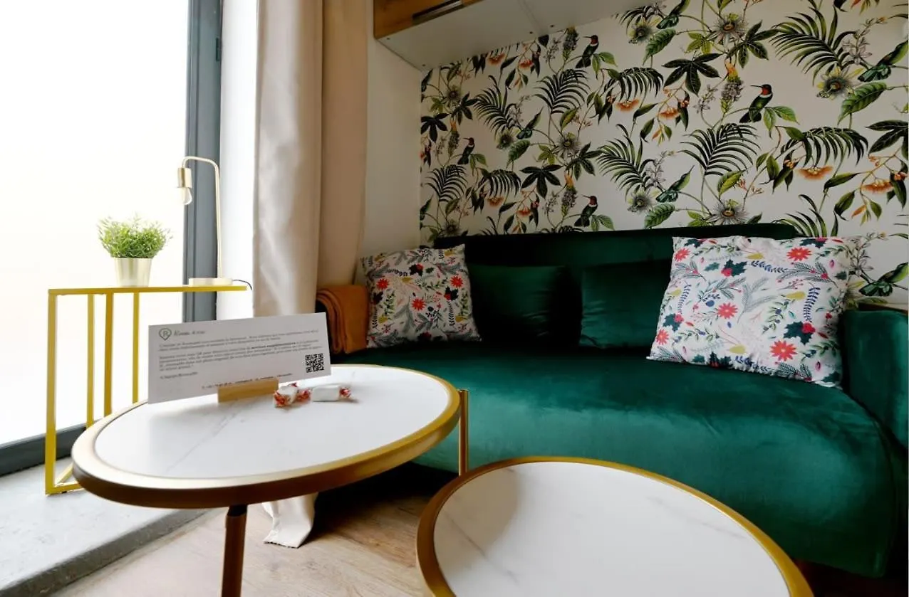 Апартаменты Adorable Updated Studio In The Heart Of The Bustling Le Marais District Париж 0*,  Франция