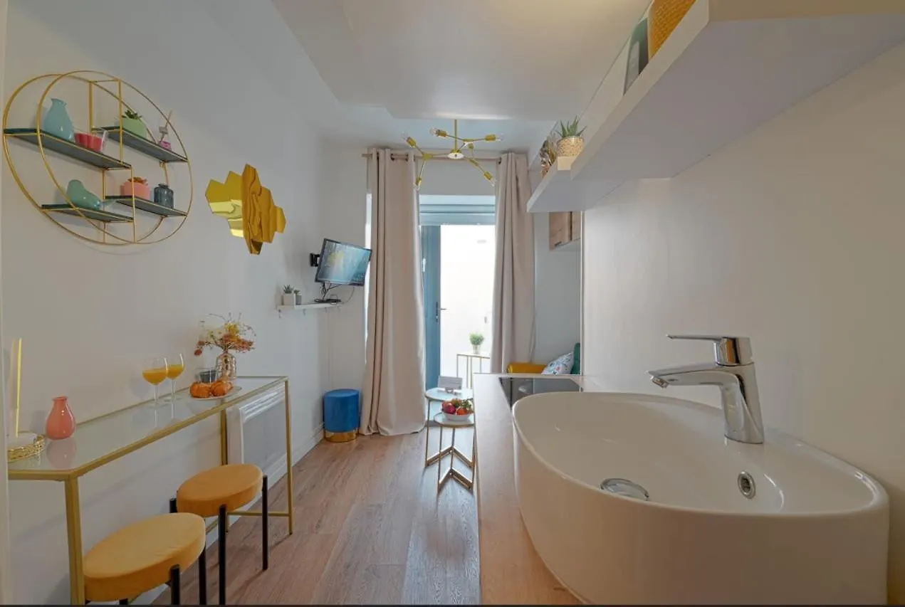 Adorable Updated Studio In The Heart Of The Bustling Le Marais District Apartment Paris